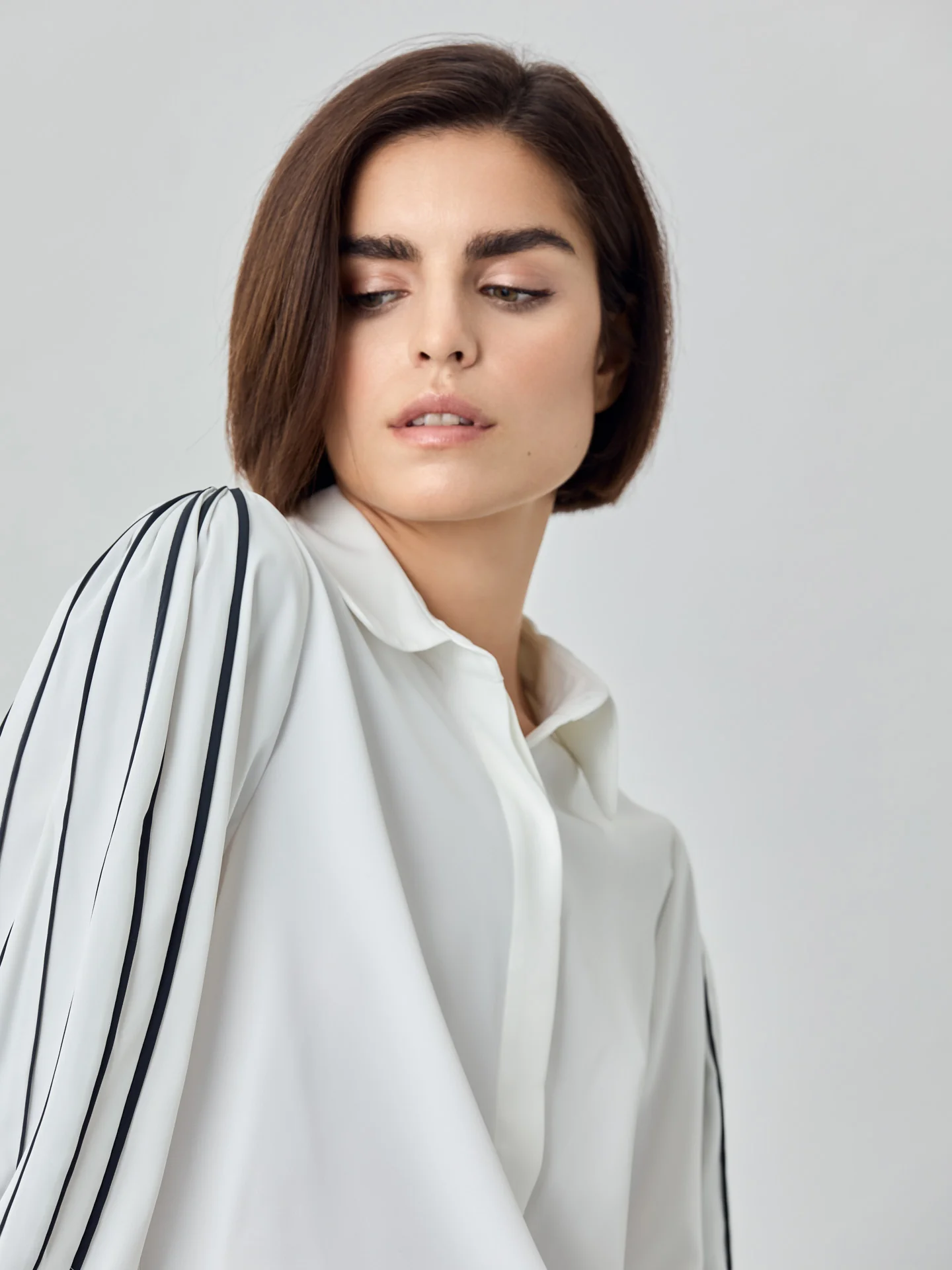Voluminous Sleeves Blouse In Fluid Twill Fabric With Pleats Detail - Image 3